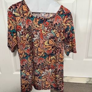 LuLaRoe GiGi shirt